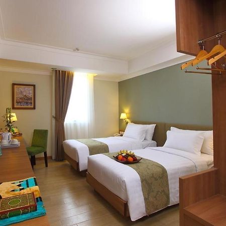 อะซิซา ชาเรียะห์ โฮเต็ล โซโล บาย ฮอไรซัน Hotel Surakarta  ภายนอก รูปภาพ