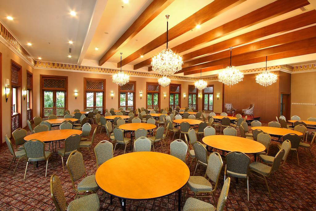 อะซิซา ชาเรียะห์ โฮเต็ล โซโล บาย ฮอไรซัน Hotel Surakarta  ภายนอก รูปภาพ