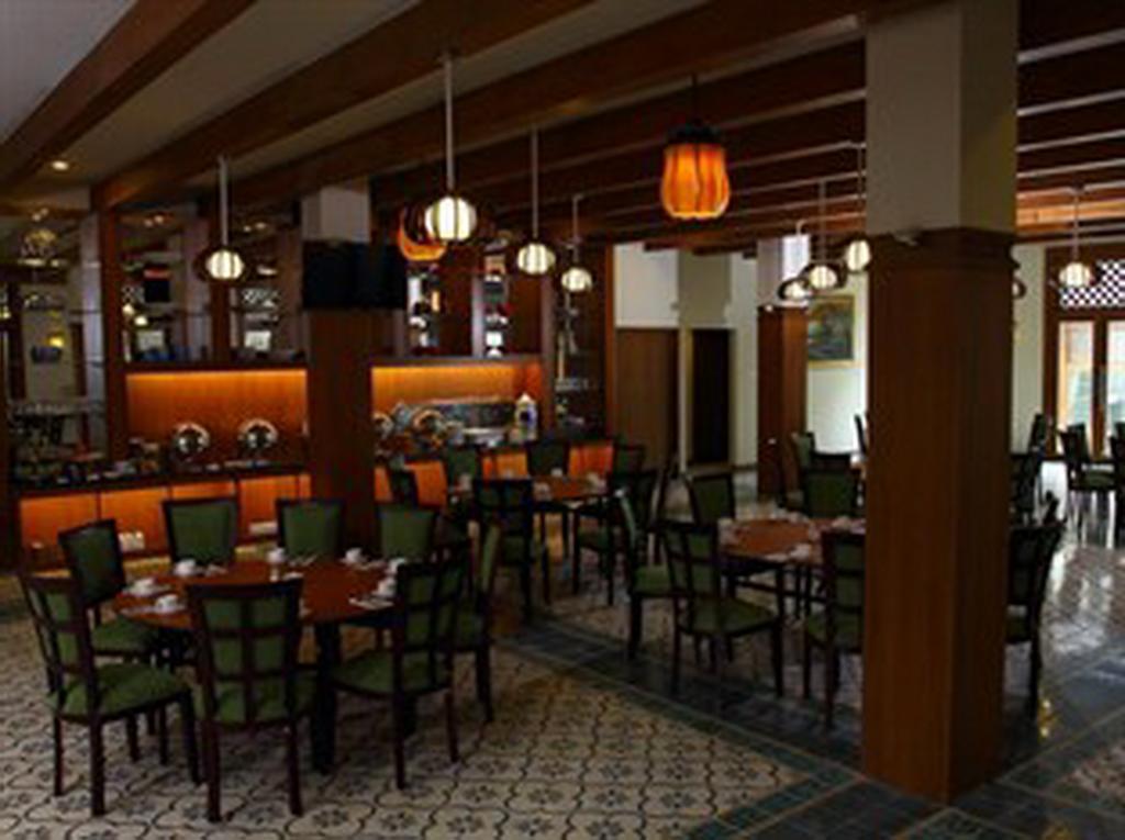อะซิซา ชาเรียะห์ โฮเต็ล โซโล บาย ฮอไรซัน Hotel Surakarta  ภายนอก รูปภาพ