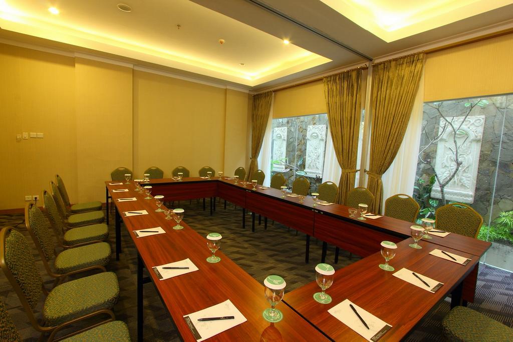 อะซิซา ชาเรียะห์ โฮเต็ล โซโล บาย ฮอไรซัน Hotel Surakarta  ภายนอก รูปภาพ