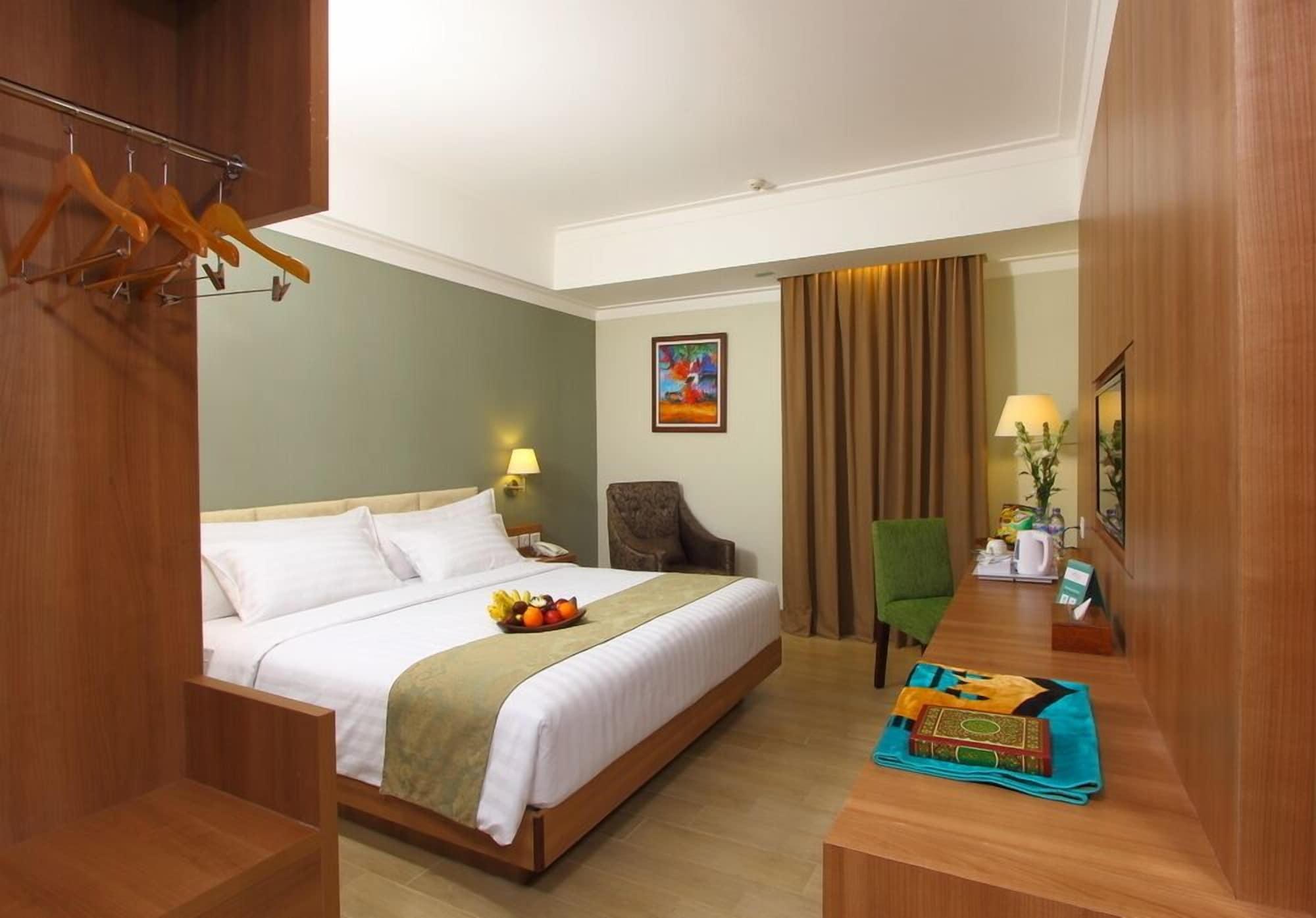 อะซิซา ชาเรียะห์ โฮเต็ล โซโล บาย ฮอไรซัน Hotel Surakarta  ภายนอก รูปภาพ
