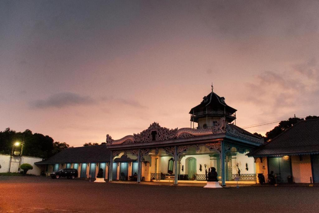อะซิซา ชาเรียะห์ โฮเต็ล โซโล บาย ฮอไรซัน Hotel Surakarta  ภายนอก รูปภาพ