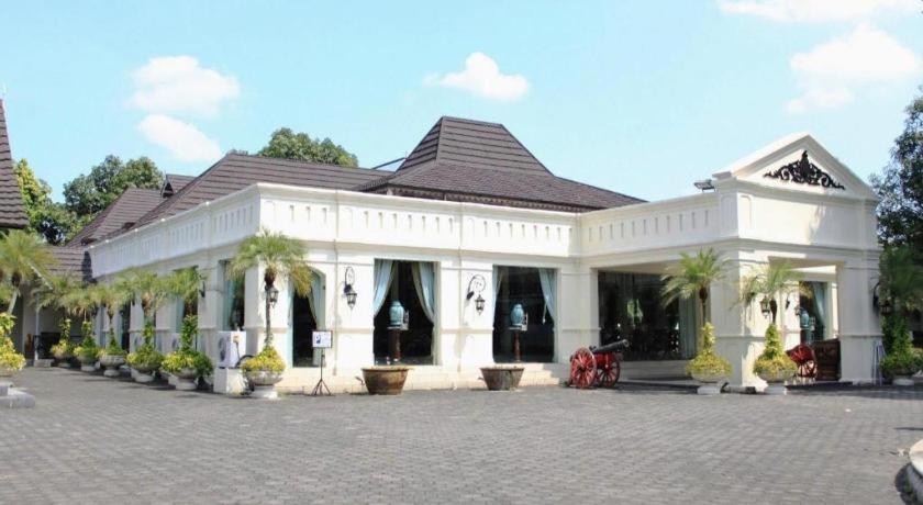 อะซิซา ชาเรียะห์ โฮเต็ล โซโล บาย ฮอไรซัน Hotel Surakarta  ภายนอก รูปภาพ