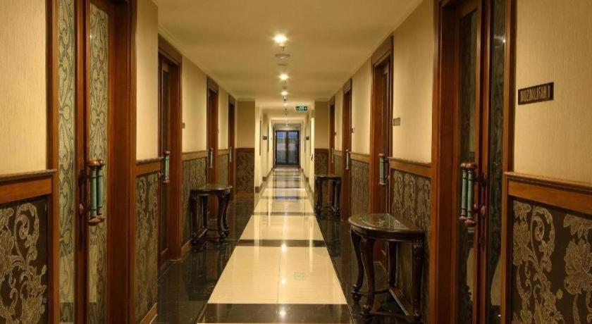 อะซิซา ชาเรียะห์ โฮเต็ล โซโล บาย ฮอไรซัน Hotel Surakarta  ภายนอก รูปภาพ