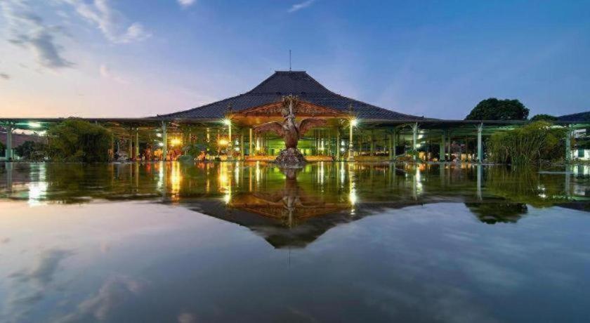 อะซิซา ชาเรียะห์ โฮเต็ล โซโล บาย ฮอไรซัน Hotel Surakarta  ภายนอก รูปภาพ